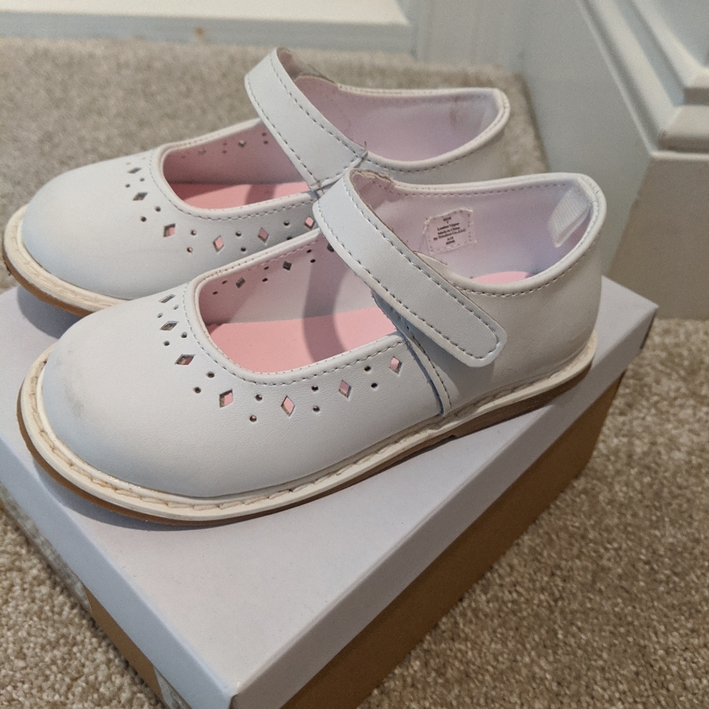 White Leather Little Girl Shoes, size 7